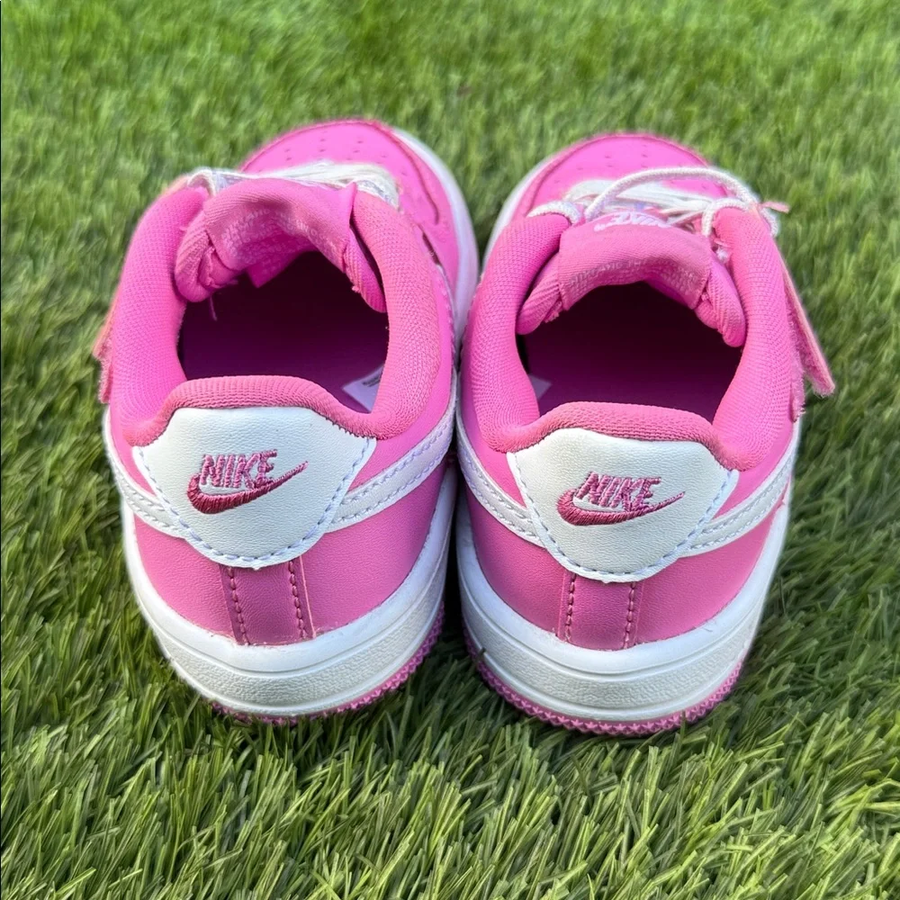 Nike Kids Sneakers in Vibrant Pink and White Size US 8C